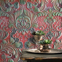 Lincrusta Distressed Finish & Detailing - zum Beispiel Tapete rot gestrichen mit Highligts in grün türkis gelb gold