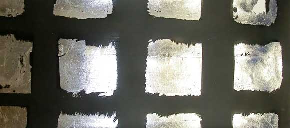 Metalltapete silberglanz - Vliesträgertapete, schwarz gefärbt, mit Aluminium Auftrag