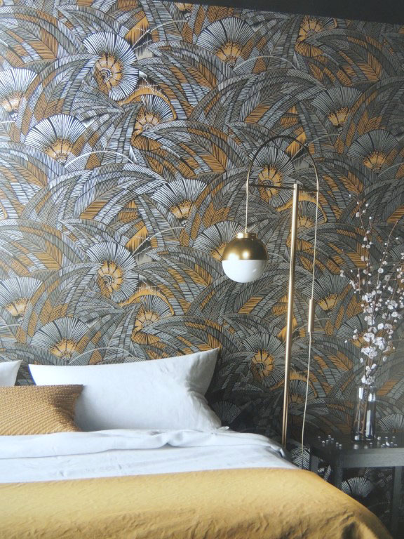 20er Jahre Art Deco Jugendstil Tapete aus Berlin im Schlafzimmer