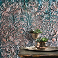 Lincrusta Distressed Finish & Detailing - zum Beispiel Tapete grau gestrichen mit Highligts in türkis grün und rosa